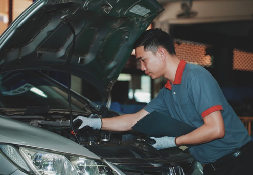 Comprehensive Service incl. Oil Change, Tyre Pressure Check, Brake & Clutch Fluid Check & More