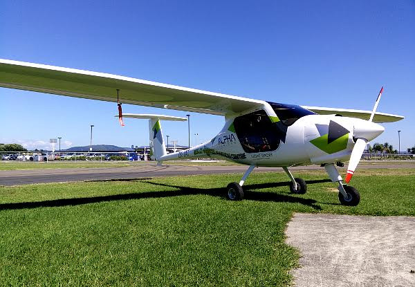 $129 for a Flight Lesson & 30-Minute Flight or $159 to incl. a Student Guide (value up to $230)