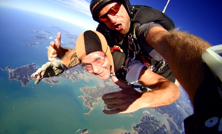 $165 for an 8000ft or $195 for a 12,000ft Tandem Skydive & a $30 Voucher Towards USB Video or Photo Packs (value up to $370)