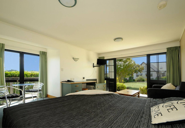 $175 for Two Nights for Two People in Snells Beach Incl. Cooked Breakfasts Each Morning – Options for Three Nights
