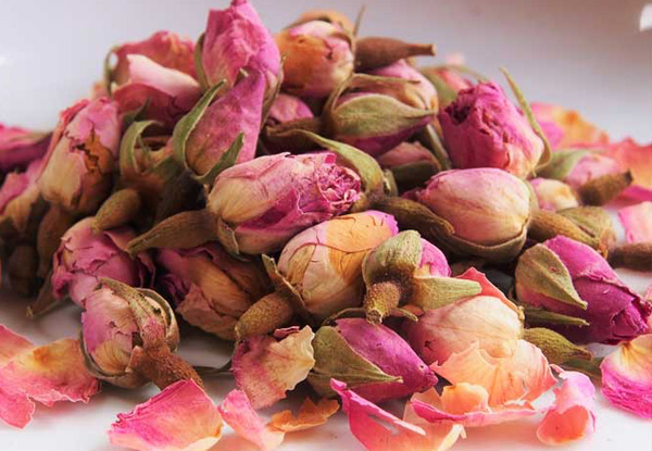 $9.90 for a 60g Bag of Persian Pink Rosebuds or $7.50 for a 1g Pack of Pure All Red Persian Saffron (value up to $15)