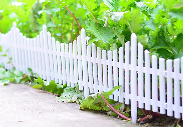 $25 for a 10-Pack of Picket Garden Fences