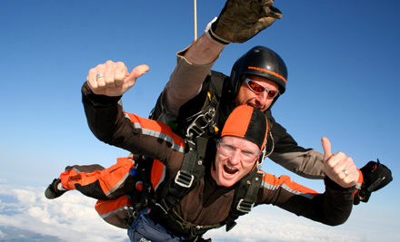 $165 for an 8000ft or $195 for a 12,000ft Tandem Skydive & a $30 Voucher Towards USB Video or Photo Packs (value up to $370)