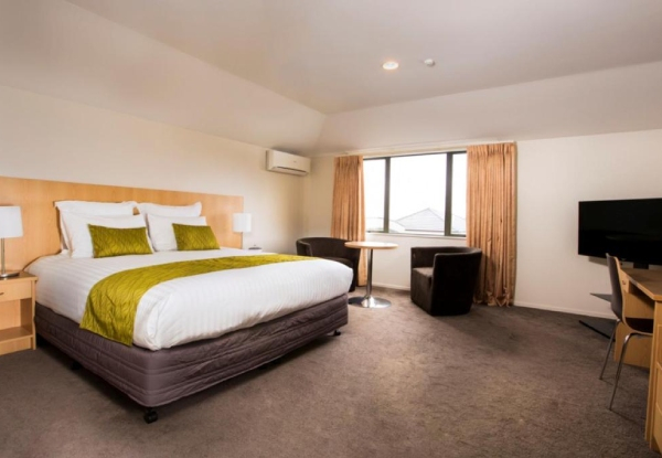 One-Night Auckland City Getaway for Two People incl. Daily Cooked Breakfast, Late Check-Out & Carpark - Options for Two or Three Nights