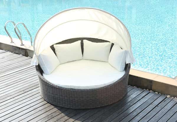 $699 for a Seychelles Daybed with Canopy – North Island Only