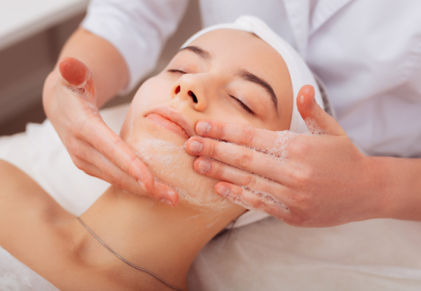 Luscious 75-Minute Treatment for One incl. 45-Min Bespoke Facial & 30-Min Tailored Massage