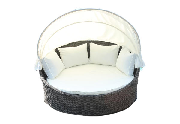 $699 for a Seychelles Daybed with Canopy – North Island Only