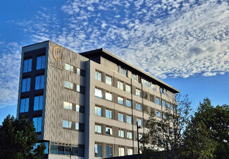 Luxury Stay for Two at Maxim Hotel Auckland in the Urban Room incl. Buffet Breakfast, Late Check-Out, $10 Lunch Voucher, Free Car Park, Pool, Gym, Spa Pool, Himalayan Salt & Steam Sauna Access - Option to Add on Massage