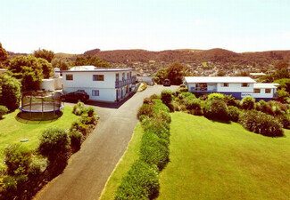 Two-Night Waiheke Winter Escape at Waiheke Island Motel incl. Breakfast Basket, Spa Use & Two-Course Meal at Charlie Farleys - Options for up to Six People