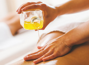 60-Minute Aroma Hot Oil Massage