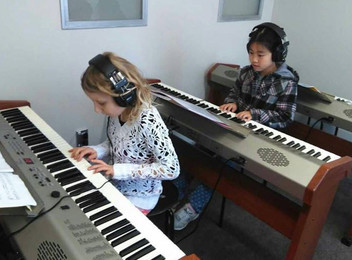10 Weekly Beginner Piano Lessons