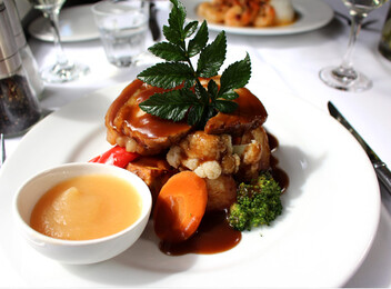 Shared Platter, Mains & Drink for 2