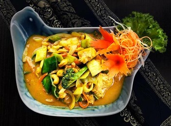 Two Dinner Mains at Thai Chef