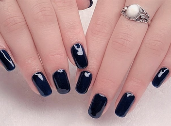 Gel Manicure Treatment