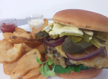 Beef Burger incl. Chips & Drink