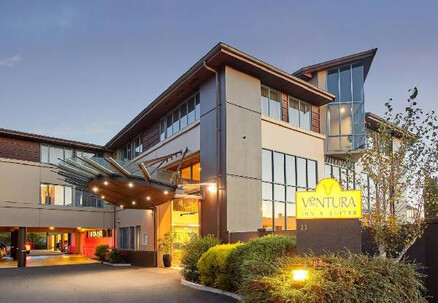 One-Night Stay at Ventura Inn & Suites Hamilton for Two People incl. Breakfast - Option for Standard Studio & Standard Suite