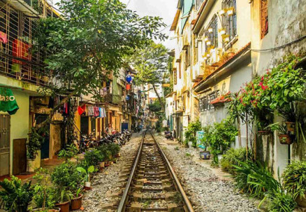 Per-Person, Twin-Share 7 Day Tour of Hanoi, Halong and Sapa incl. Accommodation, Meals, Airport Transfer, Kayaking on Halong Bay, Cooking Class & More - Option for Three, Four and Five Star Accommodation Packages