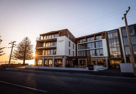 Luxury 5-Star Stay for 2 at Sudima Kaikoura incl. Buffet Breakfast at Hiku Restaurant, $25 Hotel Credit Per Day, Late Checkout, Parking, Access to the Heated Pool & Fitness Centre - Deluxe King, Deluxe Twin or upgrade to Ocean Views