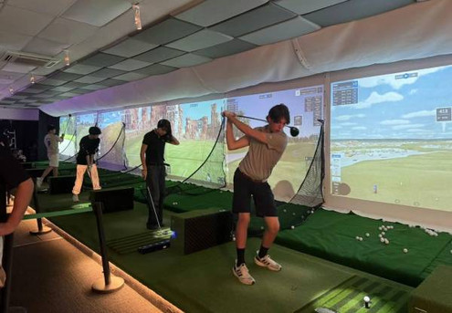 One-Hour Practice Range Session or Course at Neverland Indoor Golf - Option for Two-Hour Session