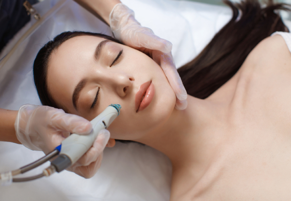 Hydra Facial incl. Dermaplaning & LED Mask