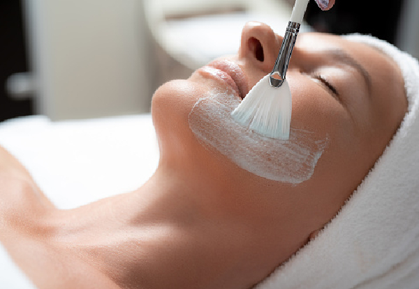 40-Minute Restoring Facial for One Person incl. Cleanse, Eye & Neck Massage, Mask & Moisturising Treatment