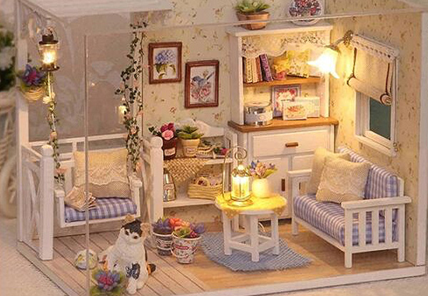 DIY Doll House incl. Toy Cat with Free Delivery