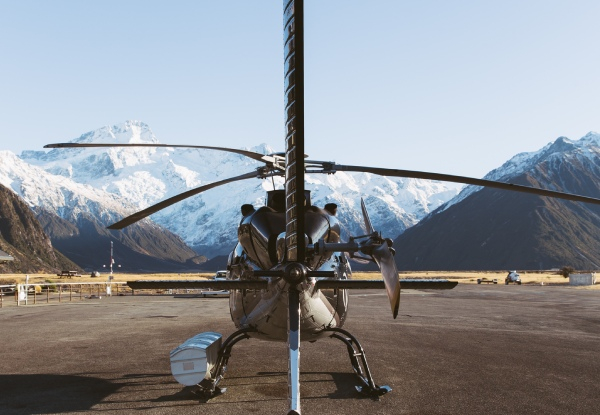 35-Minute Scenic Flight with Glacier Landing Experience - Option for Two People