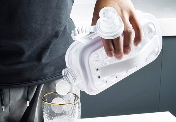 17-Piece Portable Ice Maker Bottle