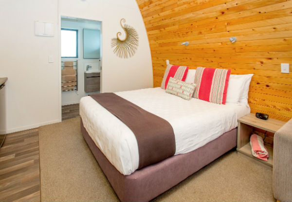 Two-Nights Stay for Two People in a Deluxe or Ensuite Villa at Hot Water Beach