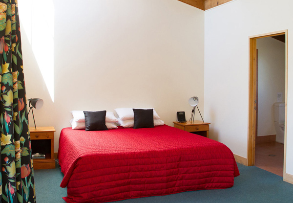 Two Nights for Two People in an Ensuite Studio Villa incl. Breakfast, Wine Tasting & Late Checkout