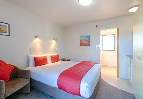 One Night Westport Stay for Two People in a Superior Studio incl. Continental Breakfast, & WiFi - Option for Two Nights