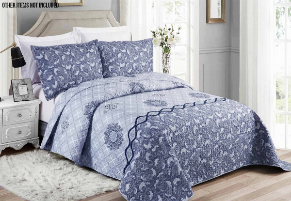 Cosy Cottage Patterned Bedspread - Two Sizes Available