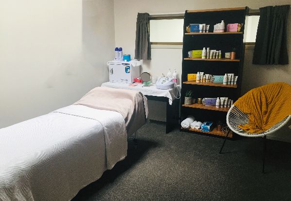 Ultimate Two-Hour Pamper Package for One Person incl. Massage, Facial, Eyebrow Shape & Tint, Foot Soak