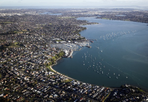 One Hour Auckland West Coast Pictorial Scenic Flight Experience for One Person