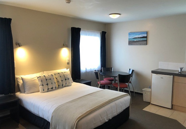 One-Night Stay for Two People Stay in a Superior Studio in Kaikoura incl. Continental Breakfast & Late Checkout - Option for Two Nights