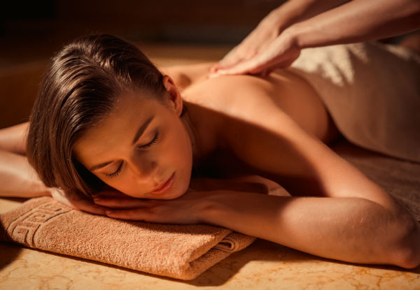 60-Minute Salt Float Experience incl. 30-Minute Massage & 10-Minute Facial