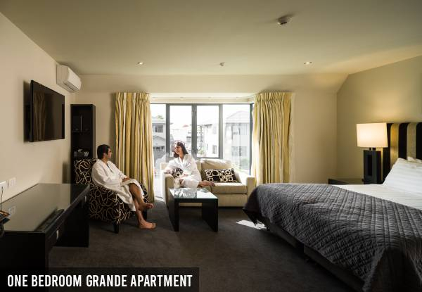 Five-Star Marlborough Hotel Stay for Two People - Options for One-Night Stay in a One-Bedroom Grande Apartment with Private Spa Bath, or Two-Night Stay in a Two-Bedroom Penthouse incl. a Two-Course Dinner at Quench Restaurant & Bar, & Full Daily Breakfast