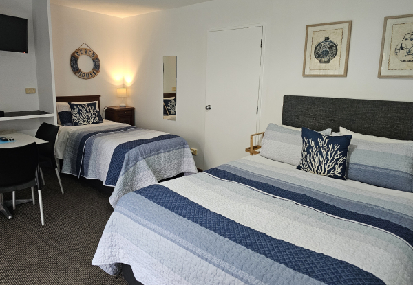 One-Night Whitianga Getaway for Two People in an En-Suite Queen Room incl. Discounts on Local Eatery Places & Boat Activities - Options for Two or Five-Nights Stay, Three People or a Family of Four, Twin Room or Family Unit