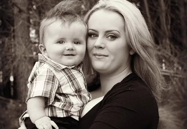 $30 for up to 30 Minutes of Photo Shoot incl. 20 High Quality Images Edited to USB - Suitable for Families, Couples, Engagement, or Maternity Shoots