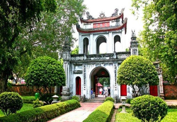 Per-Person Twin-Share for a Five-Day North Vietnam Tour from Hanoi to Halong Bay incl. Meals, Accommodation, Pick Up & Drop off Airport, Transfers & More