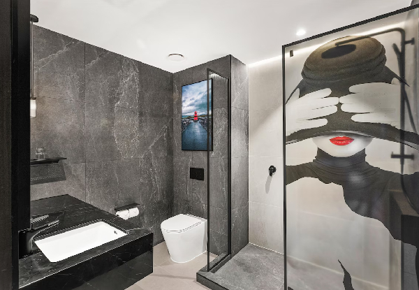 One-Night Standard Room Stay for Two at Radisson Red incl. Breakfast, Bottle of Wine & VIP Room Amenities & $50 Dining Credit at 33South Restaurant & Bar - Option for Two-Night Stay - Valid for Stays Until End of September 2026
