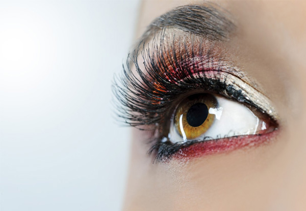 Natural Set of Premium Silk Eyelash Extensions for One Person - Option for Full Set