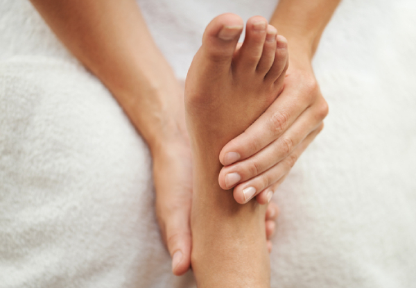 60-Minute Body Massage incl. Oil for One Person - Option to incl. Foot Reflexology Massage Treatment & Foot Spa