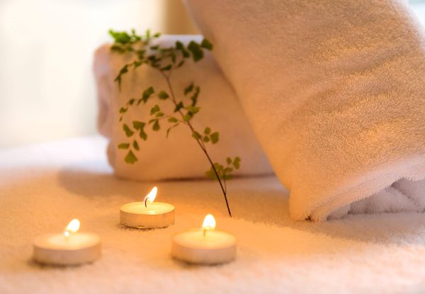 75-Minute Integrative Massage Package incl. Hot Stones, Steamed Towels & Return Voucher