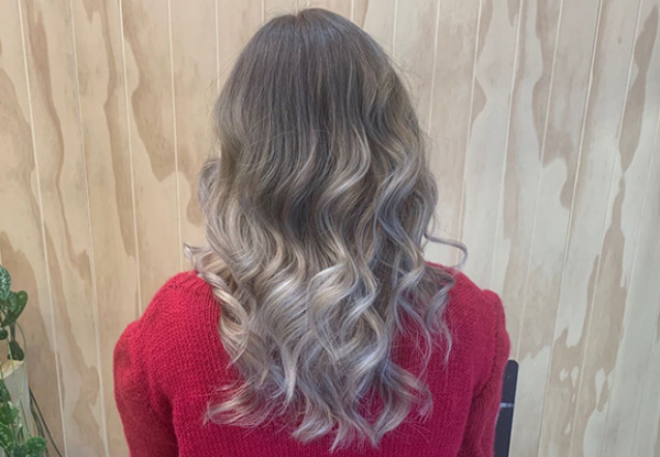 Balayage Deluxe Hair Package incl. Toner, Shampoo Wash, Head Massage, Colour Lock Treatment with a Blowwave & Style Finish - Option for Half Head Highights