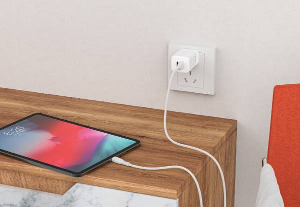 Titan 35W Ultra Fast Charger with USB-C & USB-A
