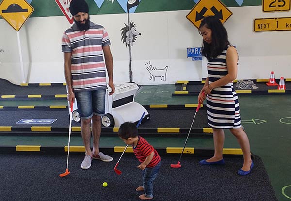 60-Minutes of Virtual Reality Gaming incl. One Round of Group Minigolf for up to Eight People