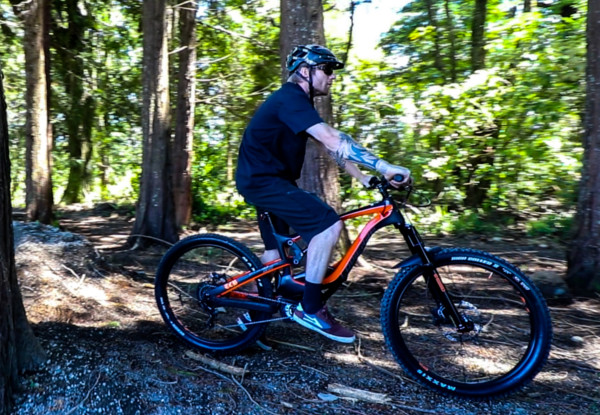 Full Day Electric Mountain Bike Adventure for Two People on the Ohakune Old Coach Road incl. Transport