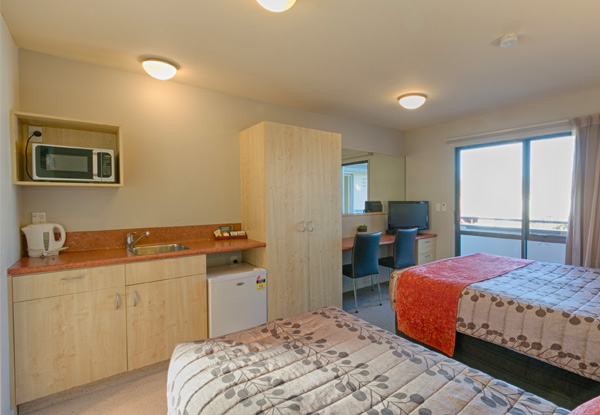 One Night Escape for Two People in a Studio Room in Greymouth incl. Continental Breakfast & Late Checkout - Options for Two Nights