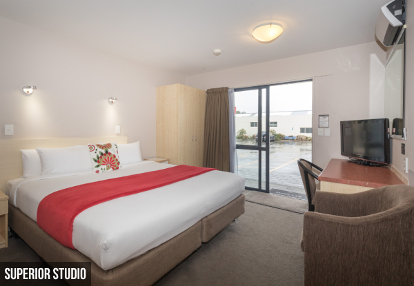 One Night Oamaru Stay for Two People incl. Complimentary Car Park & WiFi - Options for a Compact or Superior Studio